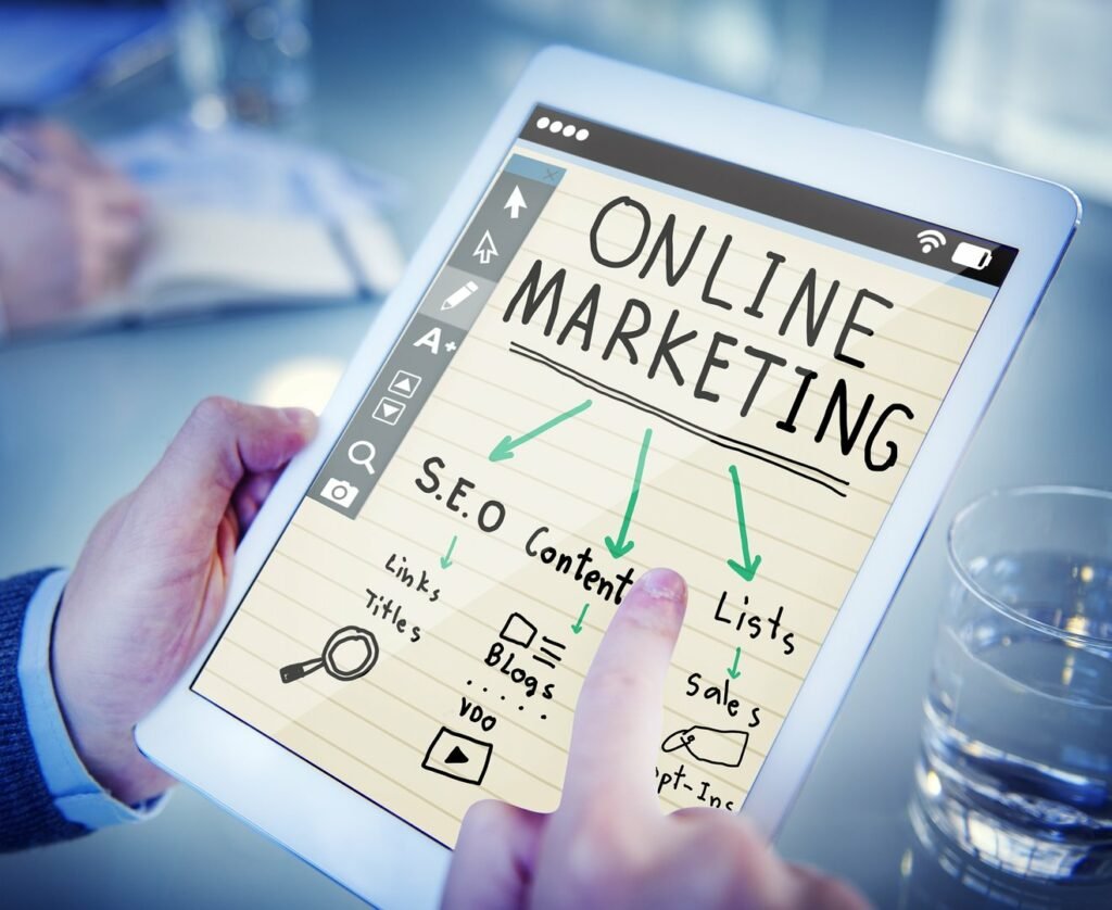 Online marketing notes on tabelt in male hands